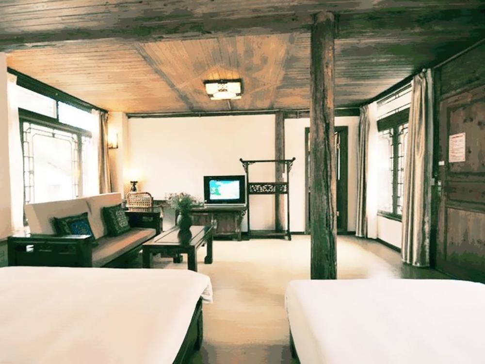 Golden Waterfront Inn Lijiang  Exterior photo